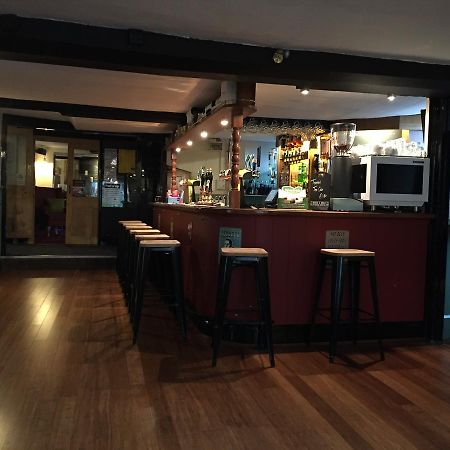 בקפסטלי The Globe Inn מראה חיצוני תמונה